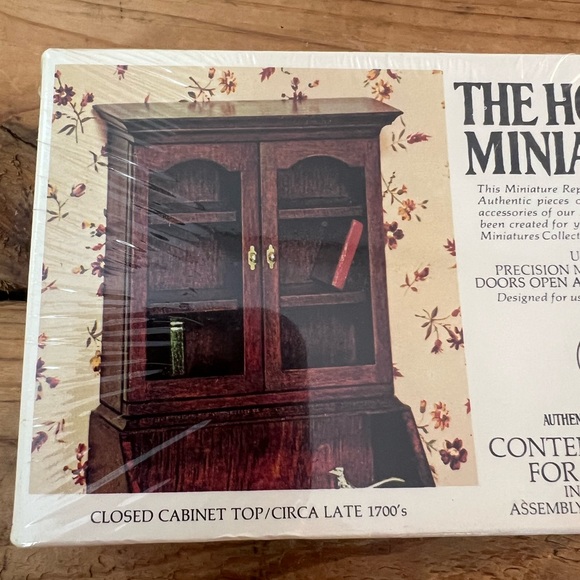 The house of miniatures closed cabinet top NOS - Picture 3 of 4